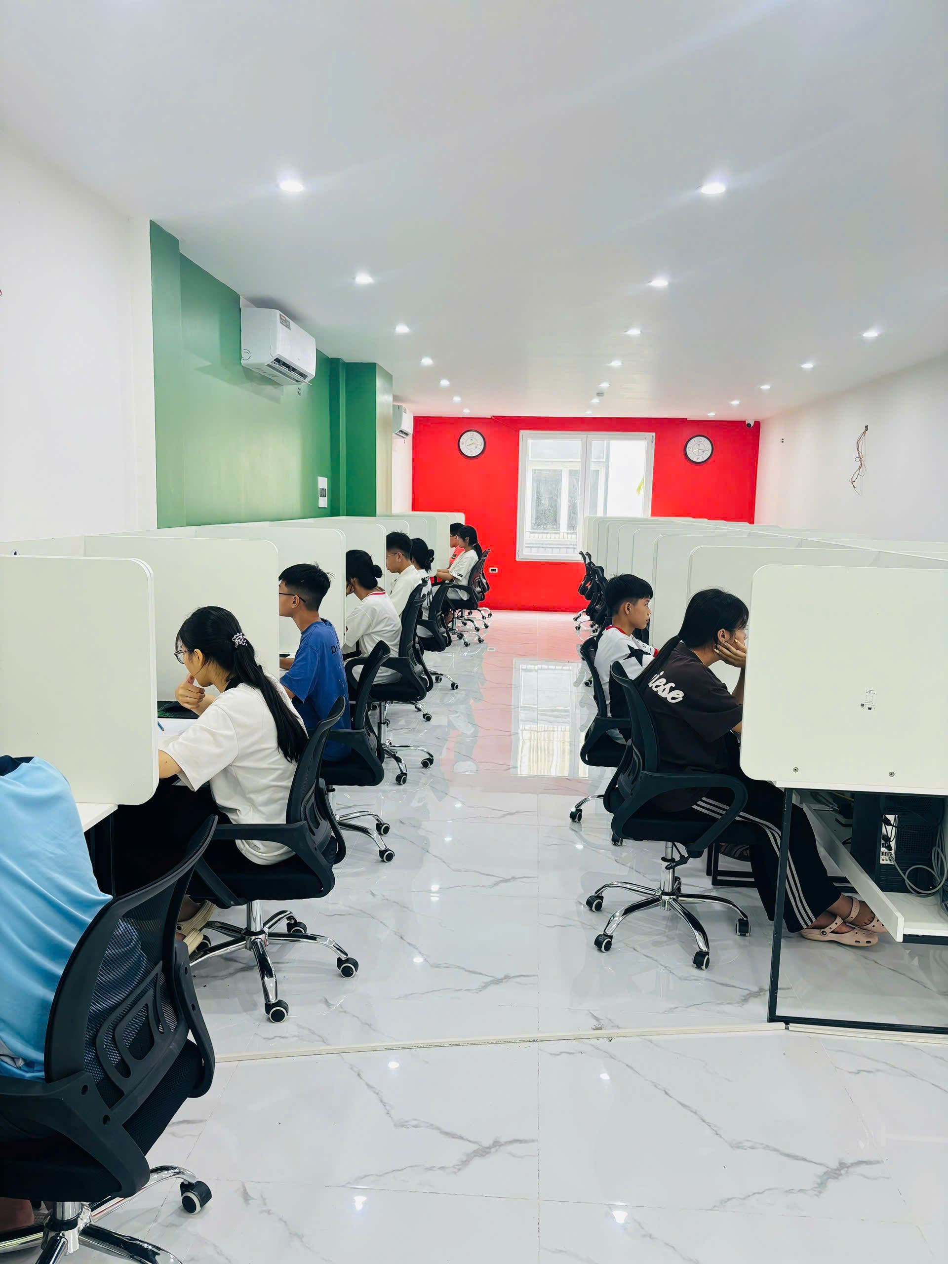 Hình ảnh tại Phòng máy IELTS VicOne Interpro