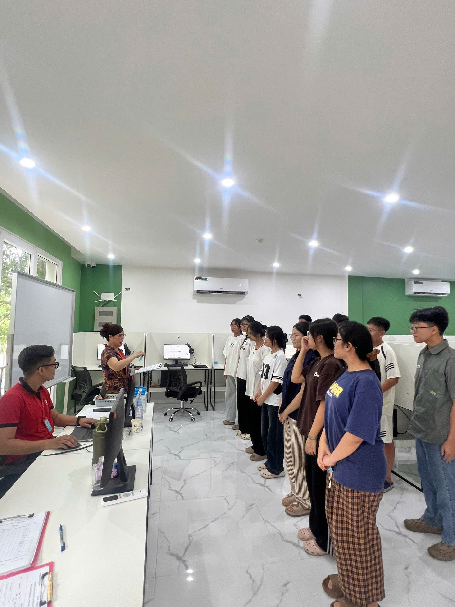 Hình ảnh tại Phòng máy IELTS VicOne Interpro