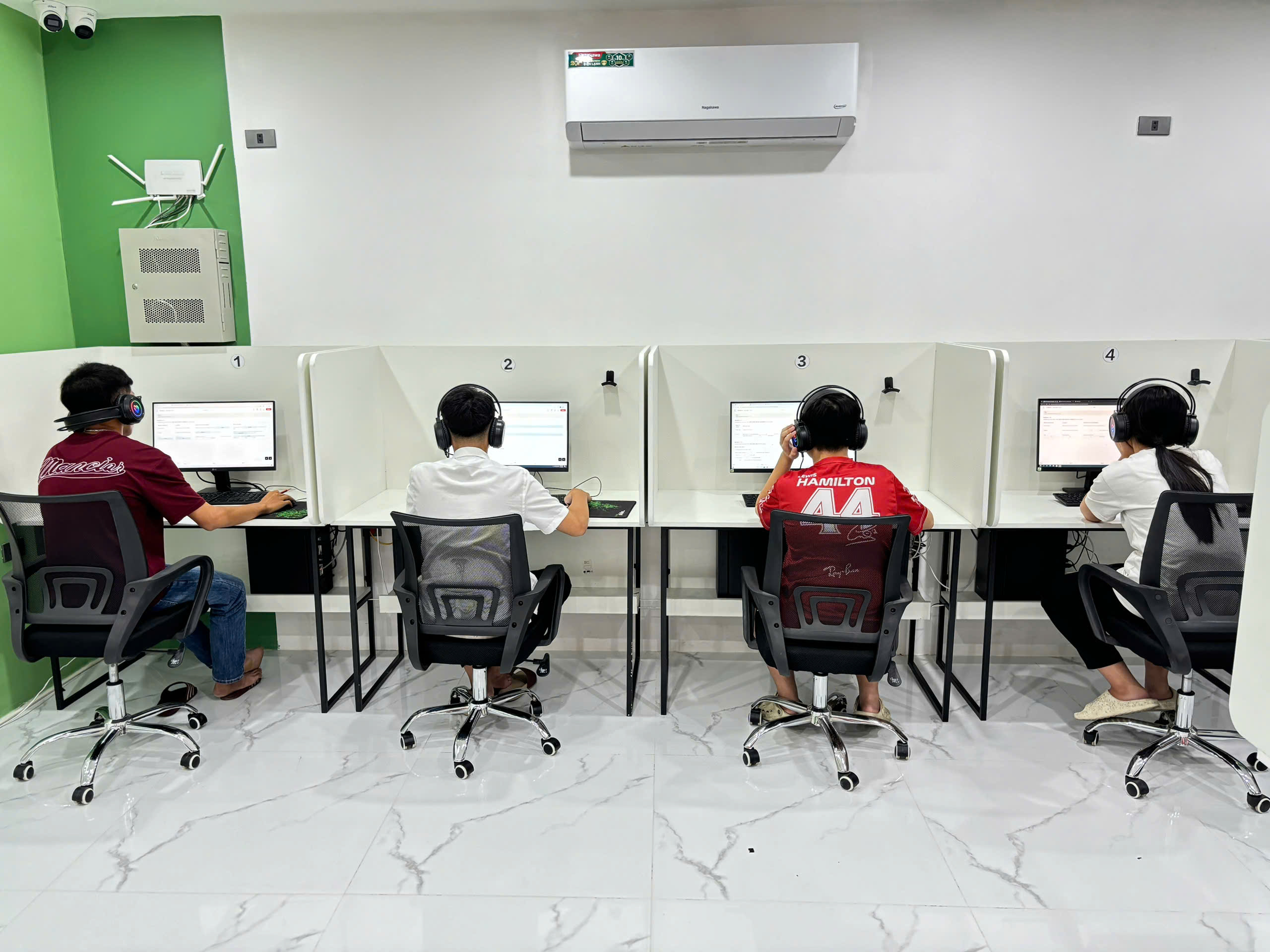 Hình ảnh tại Phòng máy IELTS VicOne Interpro